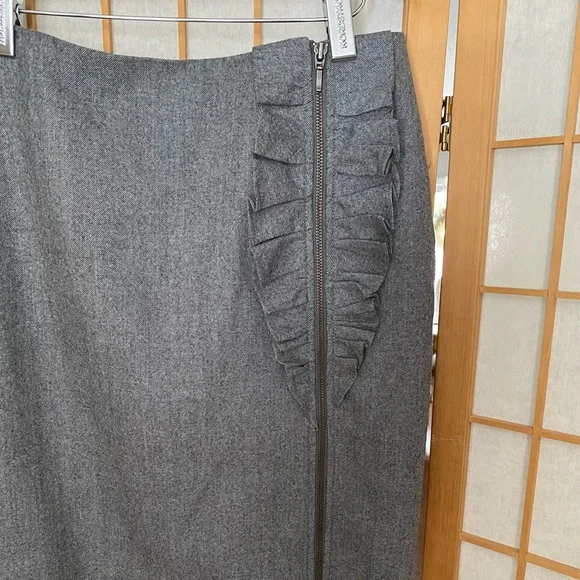 Banana Republic Grey Wool Front Full Zip Ruffle Detail Skirt SZ 10 - Picture 5 of 9